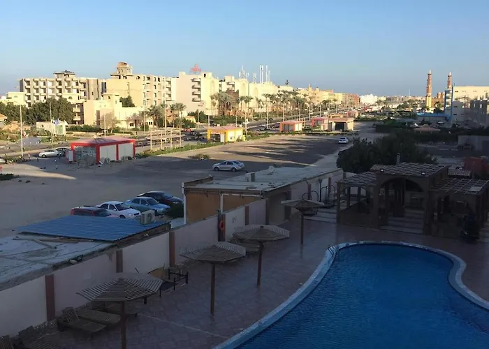 Cozy With Red Sea View *