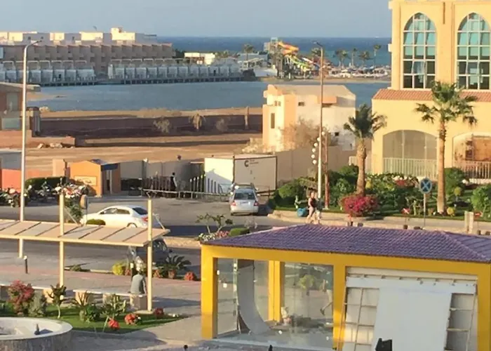Cozy With Red Sea View